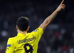 蜂鸟电竞玩家- 莱万多夫斯基连续五场比赛得分超过险胜风云突变上海海港今晚队长鼓劲，媒体一致点评：转会期马德里竞技备战西甲